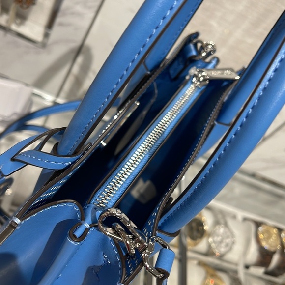 Michael Kors Mercer Medium Perforated Crossbody Satchel Bag
South Pacific
NWT - Picture 6 of 16